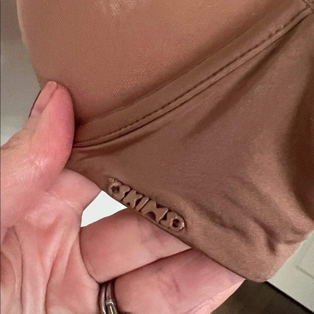 NWT Skims Weightless Scoop Bra Sienna, 32C - Picture 6 of 10